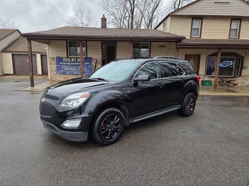Used 2017 Chevrolet Equinox LT w/ Convenience Package image 2