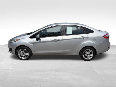 Used 2018 Ford Fiesta SE FWD image 3