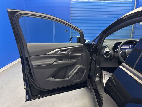 New 2026 Chevrolet Equinox EV LT image 9