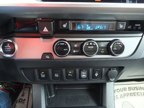 Used 2016 Toyota Tacoma Limited w/ Towing Package image 24