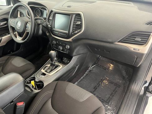 Used 2017 Jeep Cherokee Latitude w/ Cold Weather Group image 15