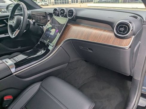 Used 2025 Mercedes-Benz GLC 300 4MATIC image 28