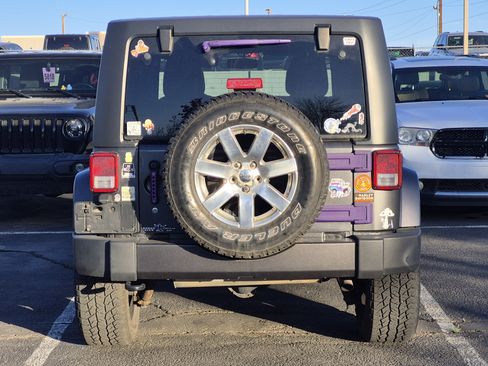 Used 2018 Jeep Wrangler Unlimited Sahara w/ Connectivity Group image 29