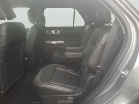 Certified 2022 Ford Explorer XLT w/ Equipment Group 202A image 9