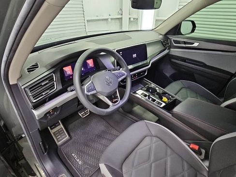 Used 2024 Volkswagen Atlas Peak Edition SEL AWD/4WD image 12