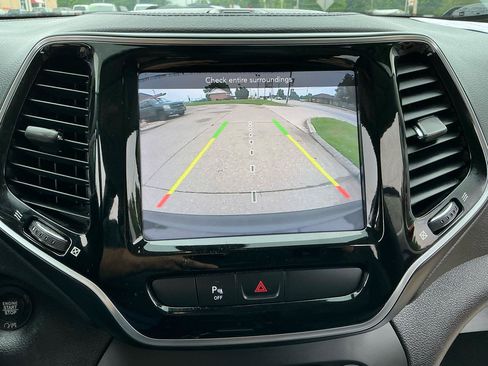 Used 2019 Jeep Cherokee Limited AWD/4WD image 18