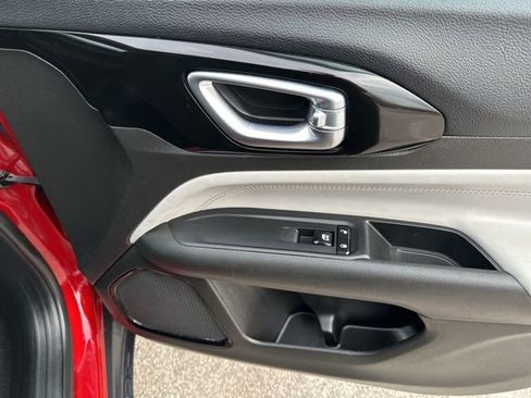 Used 2025 Jeep Compass Limited image 11