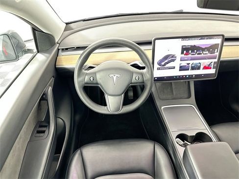 Used 2022 Tesla Model Y Long Range image 11