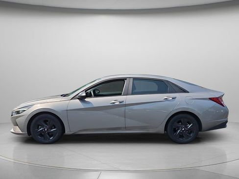 Used 2023 Hyundai Elantra SEL FWD image 3
