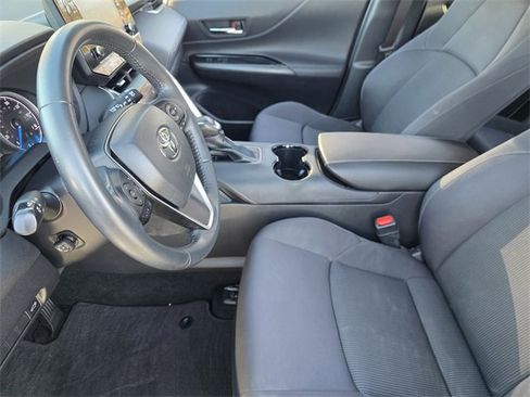 Used 2021 Toyota Venza LE image 11