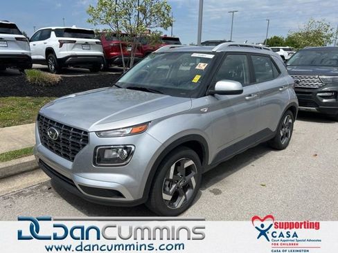 Used 2025 Hyundai Venue SEL FWD image 1