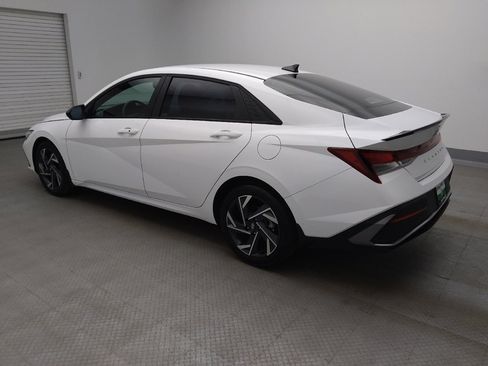 Used 2025 Hyundai Elantra Sport image 3