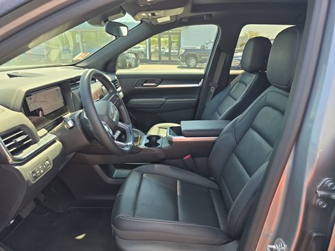 Used 2025 GMC Terrain Elevation w/ Elevation Premium Package AWD/4WD image 14