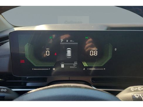 Used 2025 Kia Carnival FWD image 13