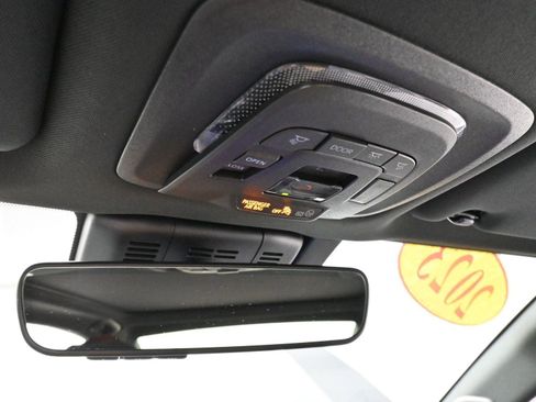 Used 2023 Toyota Crown Limited image 27