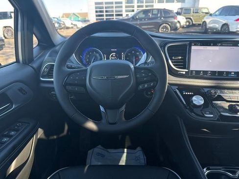 New 2026 Chrysler Pacifica Limited w/ S Appearance Package image 28