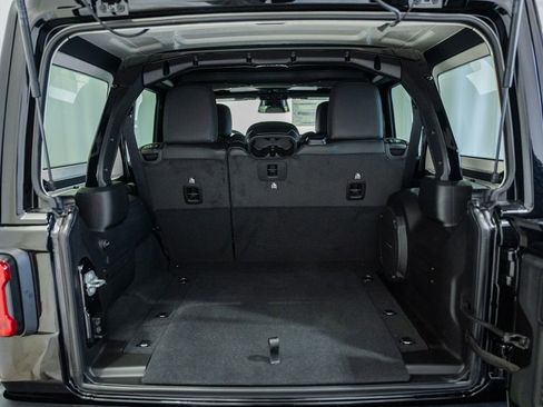 New 2026 Jeep Wrangler Unlimited Rubicon AWD/4WD image 8