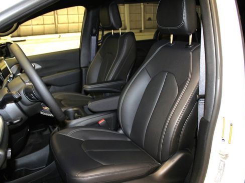 New 2026 Chrysler Voyager LX image 21