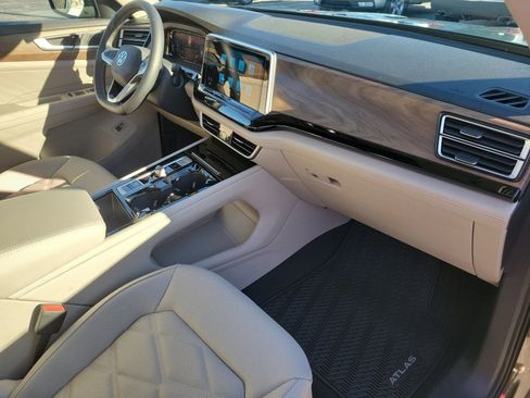 New 2026 Volkswagen Atlas SE image 28