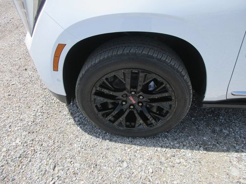 New 2026 GMC Yukon Denali w/ Sun & Power Step Package AWD/4WD image 11
