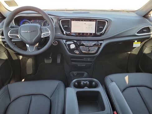 New 2026 Chrysler Pacifica Select image 9