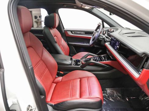 Certified 2024 Porsche Cayenne AWD/4WD image 20