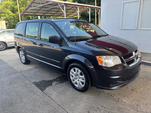 Used 2014 Dodge Grand Caravan American Value Package w/ UConnect Hands-Free Group FWD image 2