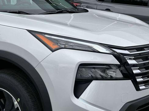 Used 2026 Nissan Rogue SV image 7