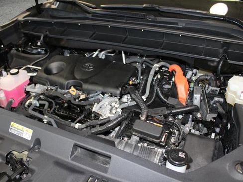 Certified 2021 Toyota Highlander XLE image 48