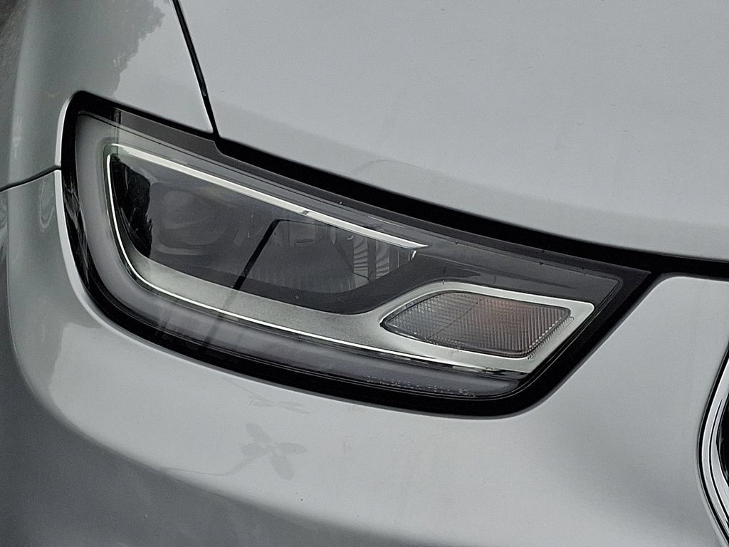 Used 2024 Chrysler Pacifica Limited FWD image 13