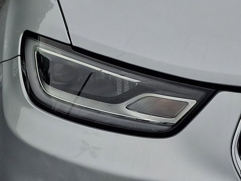 Used 2024 Chrysler Pacifica Limited FWD image 13
