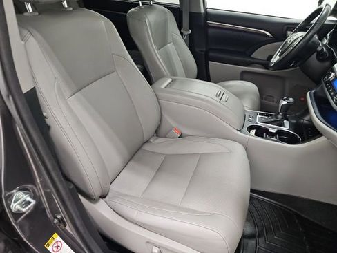 Used 2014 Toyota Highlander Limited image 42
