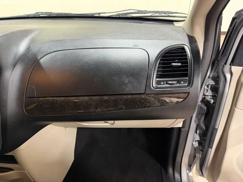 Used 2017 Dodge Grand Caravan SE FWD image 27