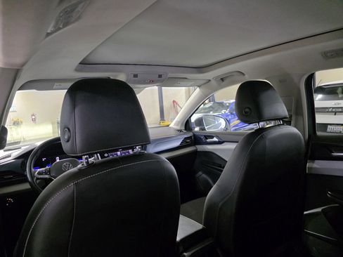 Used 2023 Volkswagen Taos SE image 15