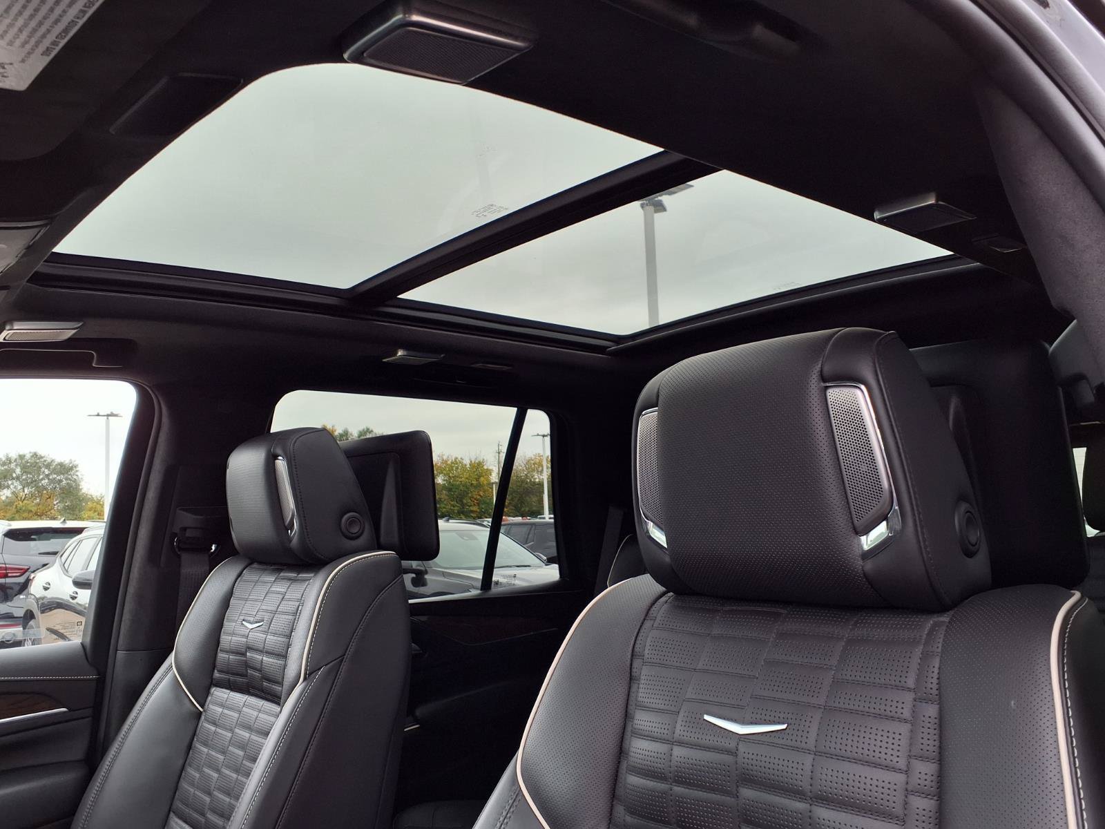 Certified 2023 Cadillac Escalade Sport Platinum w/ LPO, ONYX Package AWD/4WD image 19