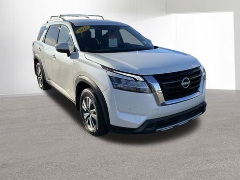 Used 2024 Nissan Pathfinder SL image 3