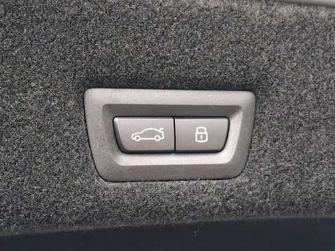Used 2026 BMW 750e xDrive AWD/4WD image 27