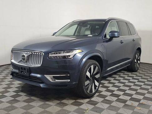 Used 2025 Volvo XC90 T8 Ultra w/ Protection Package AWD/4WD image 4