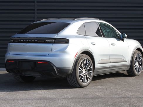 Certified 2024 Porsche Macan 4 Electric image 10