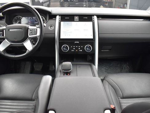 Used 2023 Land Rover Discovery S image 18