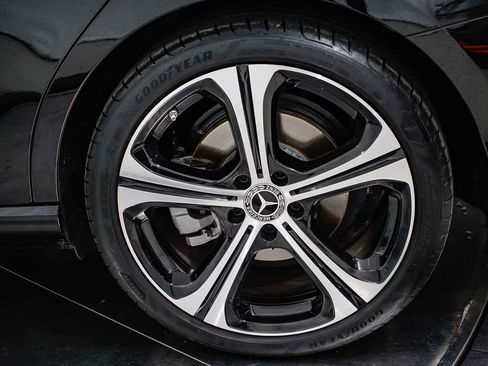 Used 2025 Mercedes-Benz C 300 Sedan image 10