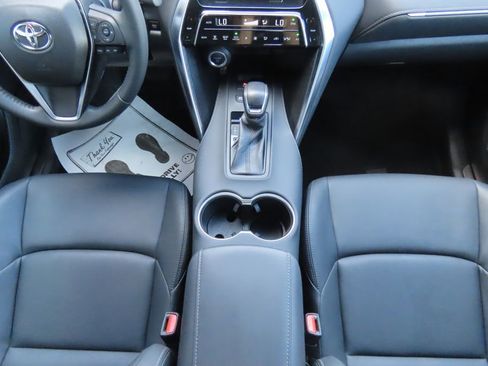 Used 2024 Toyota Venza XLE image 16