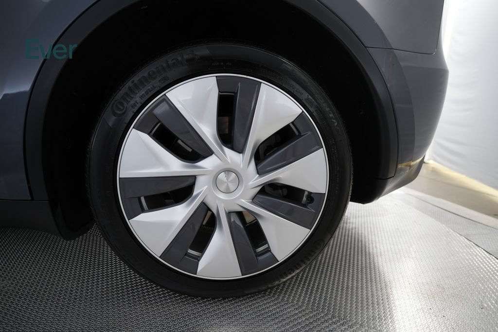 Used 2023 Tesla Model Y Long Range AWD/4WD image 9