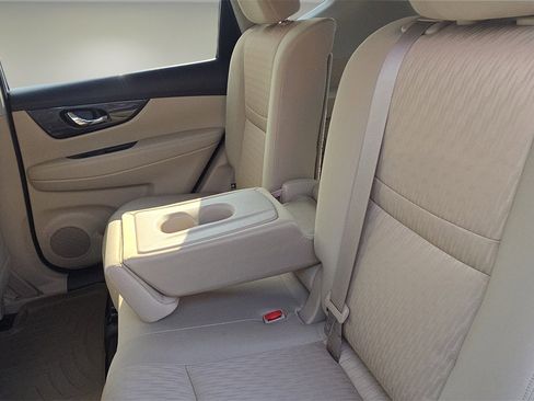 Used 2018 Nissan Rogue SV image 23