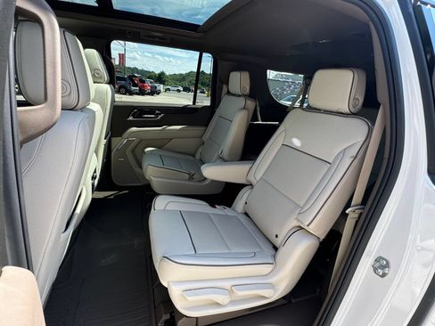 Used 2025 GMC Yukon XL Denali w/ Sun & Power Step Package AWD/4WD image 16