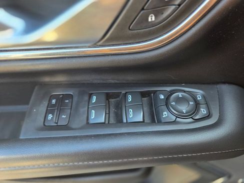Used 2022 Chevrolet Tahoe Z71 w/ Luxury Package AWD/4WD image 30