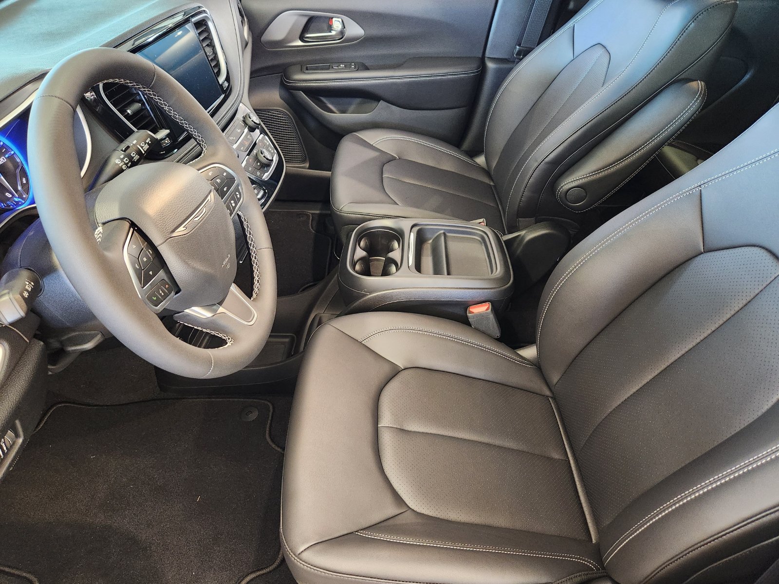 New 2027 Chrysler Pacifica Select FWD image 18