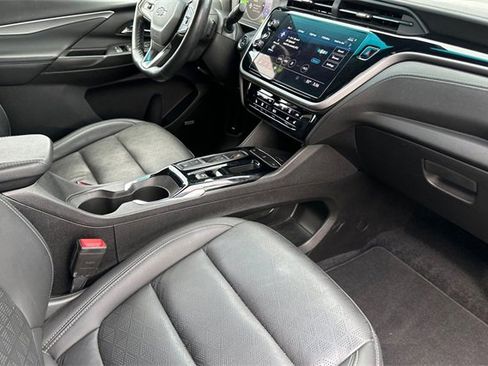 Used 2022 Chevrolet Bolt LT w/ Infotainment Package image 17