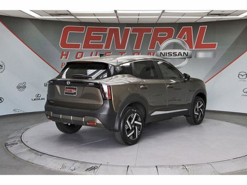 New 2026 Nissan Kicks SV w/ SV Premium Package FWD image 4