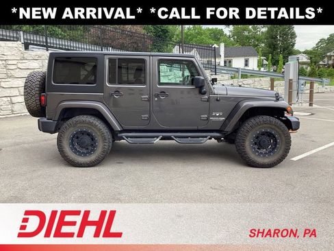 Used 2018 Jeep Wrangler Unlimited Sahara AWD/4WD image 8